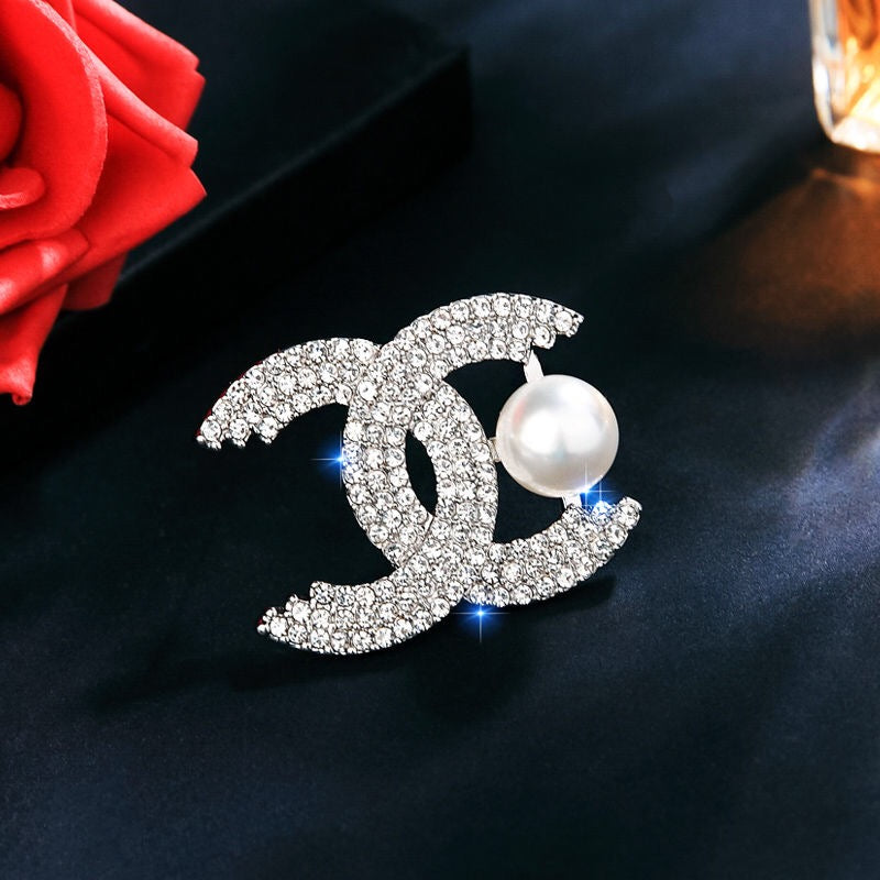 Diamonds & Pearls Brooch (2 colors)