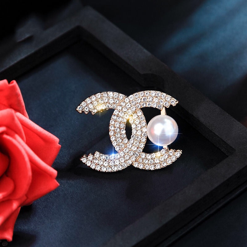 Diamonds & Pearls Brooch (2 colors)