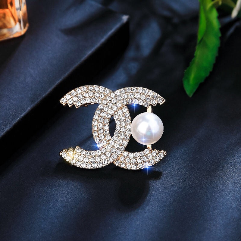 Diamonds & Pearls Brooch (2 colors)